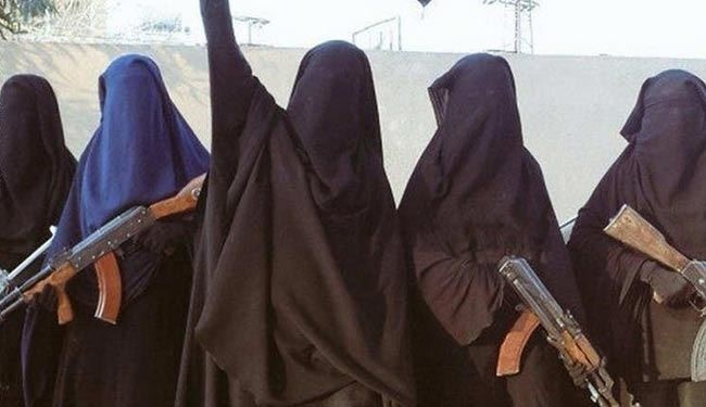 عکس‌هایی که زنان داعشی برای فریب دختران منتشر می‌کنند
