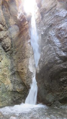 آبشار زیبای روستای سرکندیزج.