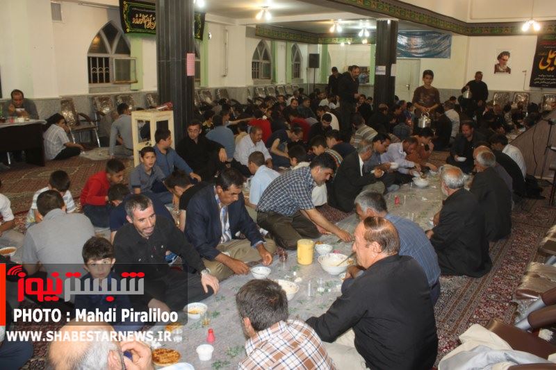 تصاویر/ضیافت افطاری و احیای شب قدر در مسجد آقا شبستر