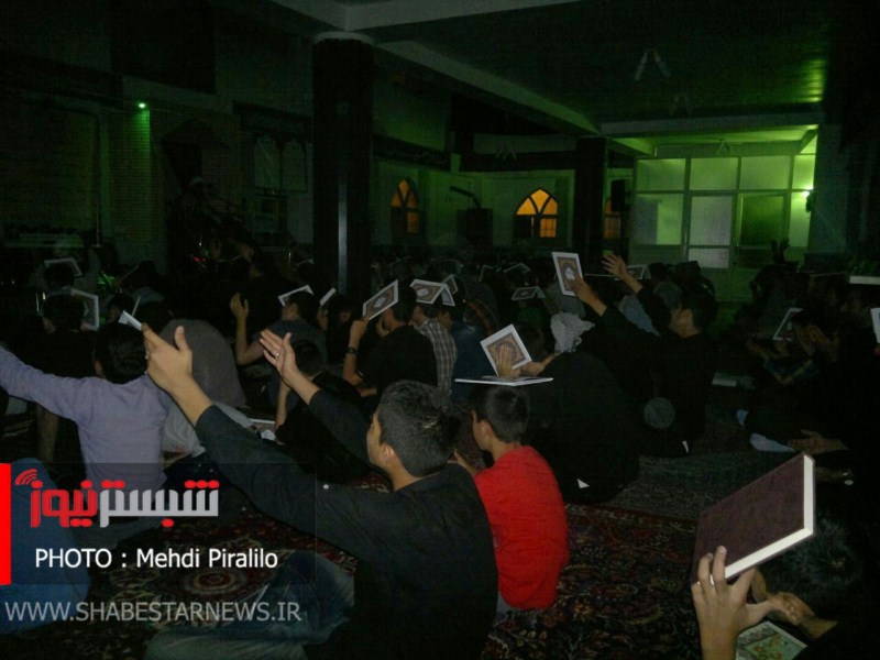 گزارش تصویری/احیای شب قدر در مساجد شبستر (2)