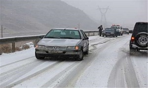 بارش برف در جاده‌های ۱۱ استان؛ احتمال سیل در استان‌های جنوبی