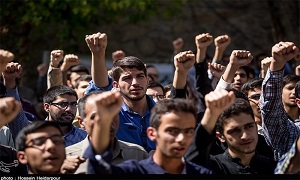 دانشجویان مقابل دفتر رئیس دانشگاه تهران تجمع کردند+ تصاویر