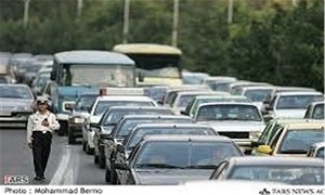 ترافیک سنگین در آزادراه کرج-قزوین/سایر محورهای استان قزوین ترافیک نیمه‌سنگین و روان است