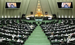 نامه ۵ نماینده مجلس به لاریجانی/ قراردادهای جدید نفتی اصل ۴۴ را نقض می‌کند