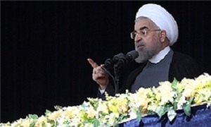 قطع سخنان رئیس‌جمهور با شعارهای اعتراضی مردم کرمانشاه/ روحانی: با این شعارها که مشکلات حل نمی‌شود
