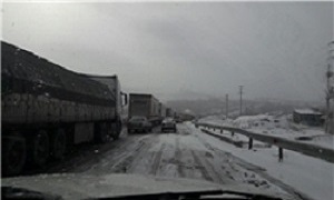 ۵۰ روستای سراب در محاصره برف/ راه ارتباطی سراب اردبیل مسدود شد