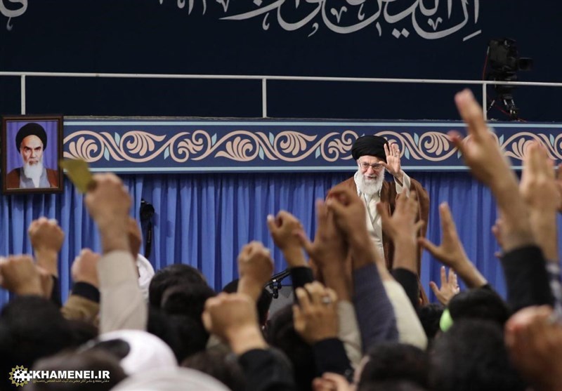 دیدار دانش‌آموزان و دانشجویان در آستانه ۱۳ آبان با امام خامنه‌ای