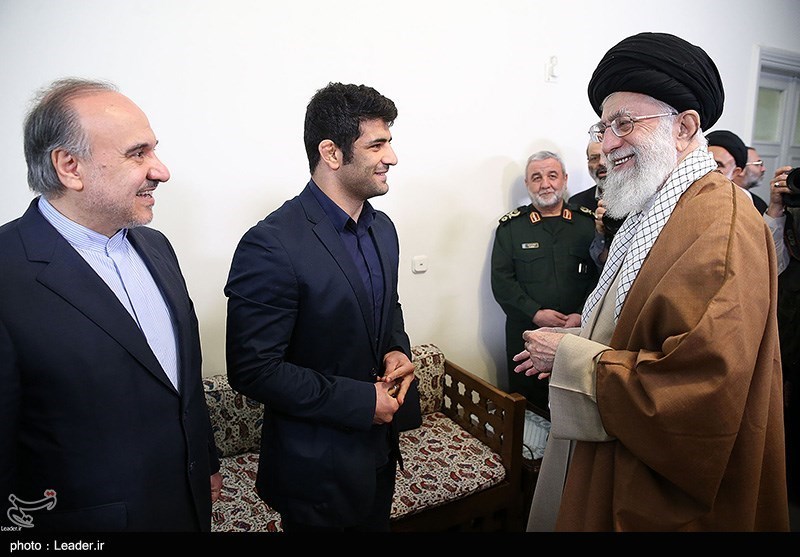 امام خامنه‌ای خطاب به علیرضا کریمی: از اقدام شما احساس عزت کردم
