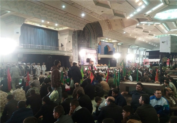 همایش بزرگ ۹ دی دقایقی قبل در مصلای تهران آغاز شد/ حضور پرشور اقشار مختلف مردم در این مراسم