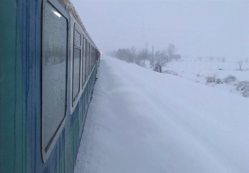 آخرین وضعیت توقف قطارها در حوالی ایستگاه راه‌آهن تهران؛ خطر یخ‌زدگی قطارها