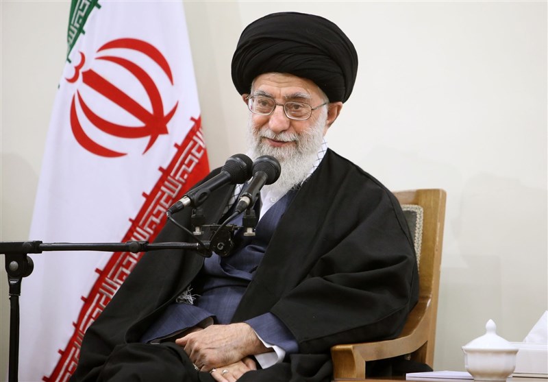 امام خامنه‌ای:کارگران در حوادث انقلاب و دفاع مقدس با بصیرت در صحنه بودند