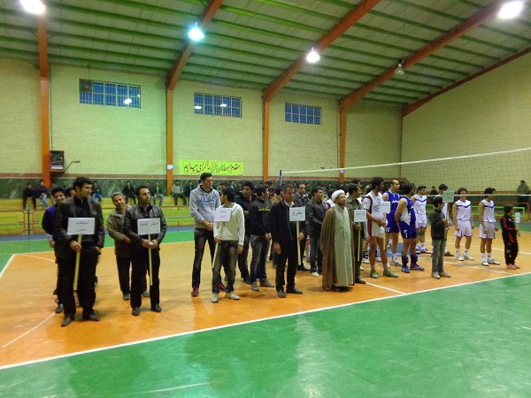 مراسم افتتاحیه مسابقات والیبال درشهرسیس برگزار شد