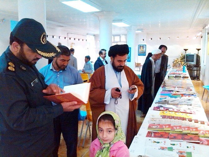 برپایی نمایشگاه کتاب و محصولات فرهنگی در صوفیان