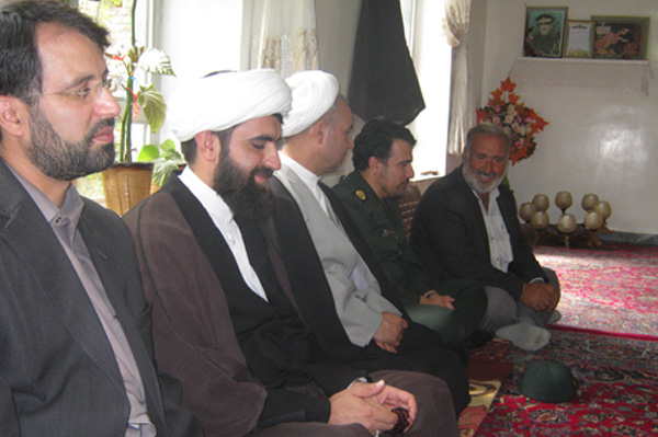 مسئولین دانشگاه آزاد اسلامی صوفیان با خانواده شهدا دیدار کردند