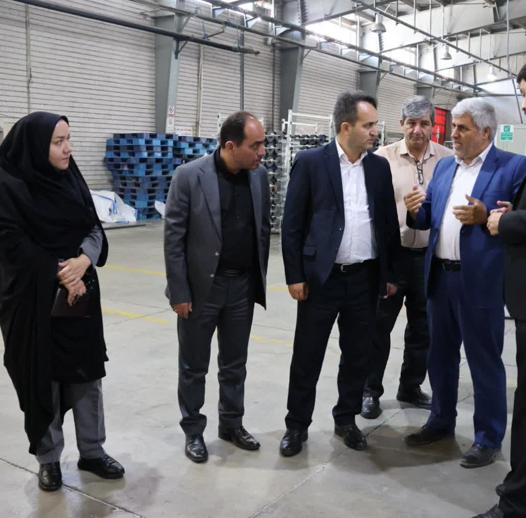 حمایت از صنایع استراتژیک؛بازدید فرماندار از ظرفیت‌های تولید اتوبوس و صنایع بسته‌بندی در شهرک سرمایه‌گذاری خارجی