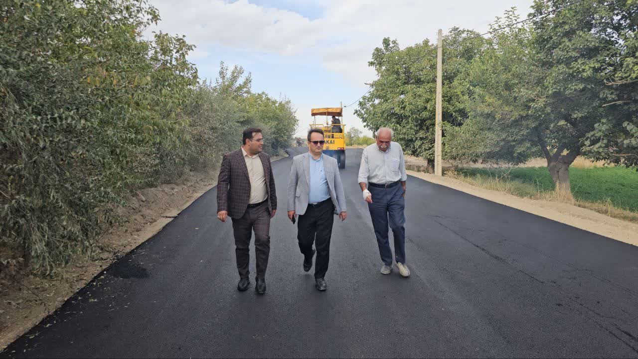 بازدید فرماندار شهرستان شبستر از پروژههای عمرانی و عملیات گسترده آسفالتریزی در شهر سیس