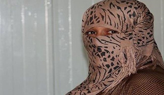زن انگلیسی عضو داعش نظاره‌گر جنایات شوهراش علیه یک زن ایزدی+ عکس