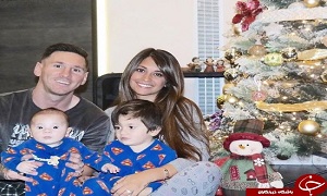 مسی و خانواده اش در انتظار بابانوئل! + عکس