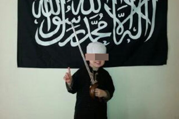 کودک انگلیسی که داعشی شد + تصاویر