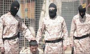 گردن زنی وحشیانه و هولناک یک نفر بدست داعش+ تصاویر(۱۸+)