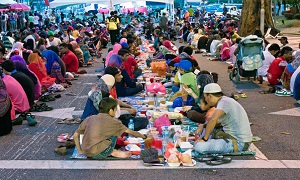 “مالزی” بهشت رمضان/ از بازارهای محلی “پاسار مالام” تا آتش‌بازی‌های “هری رایا” + تصاویر