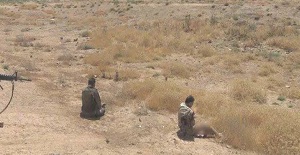 عناصر سفاک داعش مغز ۲ سرباز شیعه عراقی را متلاشی کردند+ تصاویر (۱۶+)