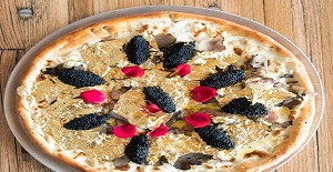سرو پیتزای ۲۰۰۰ دلاری در نیویورک با طلای ۲۴ عیار و خاویار ایرانی+ تصاویر