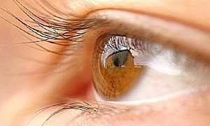 علائم پارگی شبکیه چشم + توصیه‌ها