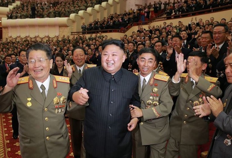تفریح دانشمندان هسته ای کره شمالی + تصاویر