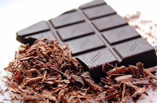 زمان خوردن شکلات تلخ و خواص فوق العاده آن برای لاغری