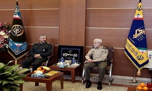 حرکت معنادار سردار جعفری و امیر صالحی در دیدار فرماندهان سپاه و ارتش + تصویر