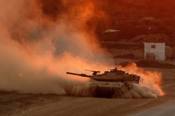 تانک‌های رژیم صهیونیستی به مواضع حماس در غزه حمله کردند