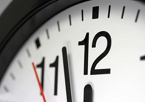 ساعت رسمی کشور در ساعت ۲۴ یکم فروردین ماه، یک ساعت به جلو کشیده می‌شود