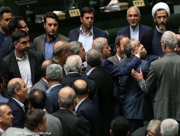 تصاویری از درگیری روز گذشته مجلس که ندیده اید