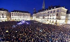 هزاران فرانسوی درتظاهراتی خواستارخودداری ازتبعیض علیه مسلمانان شدند