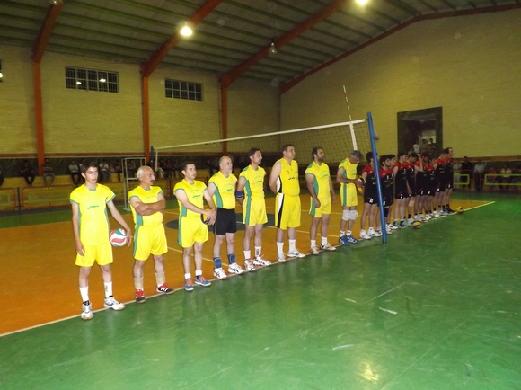 تصاویر/افتتاحیه مسابقات والیبال یادواره 175شهیدغواص درشهرسیس