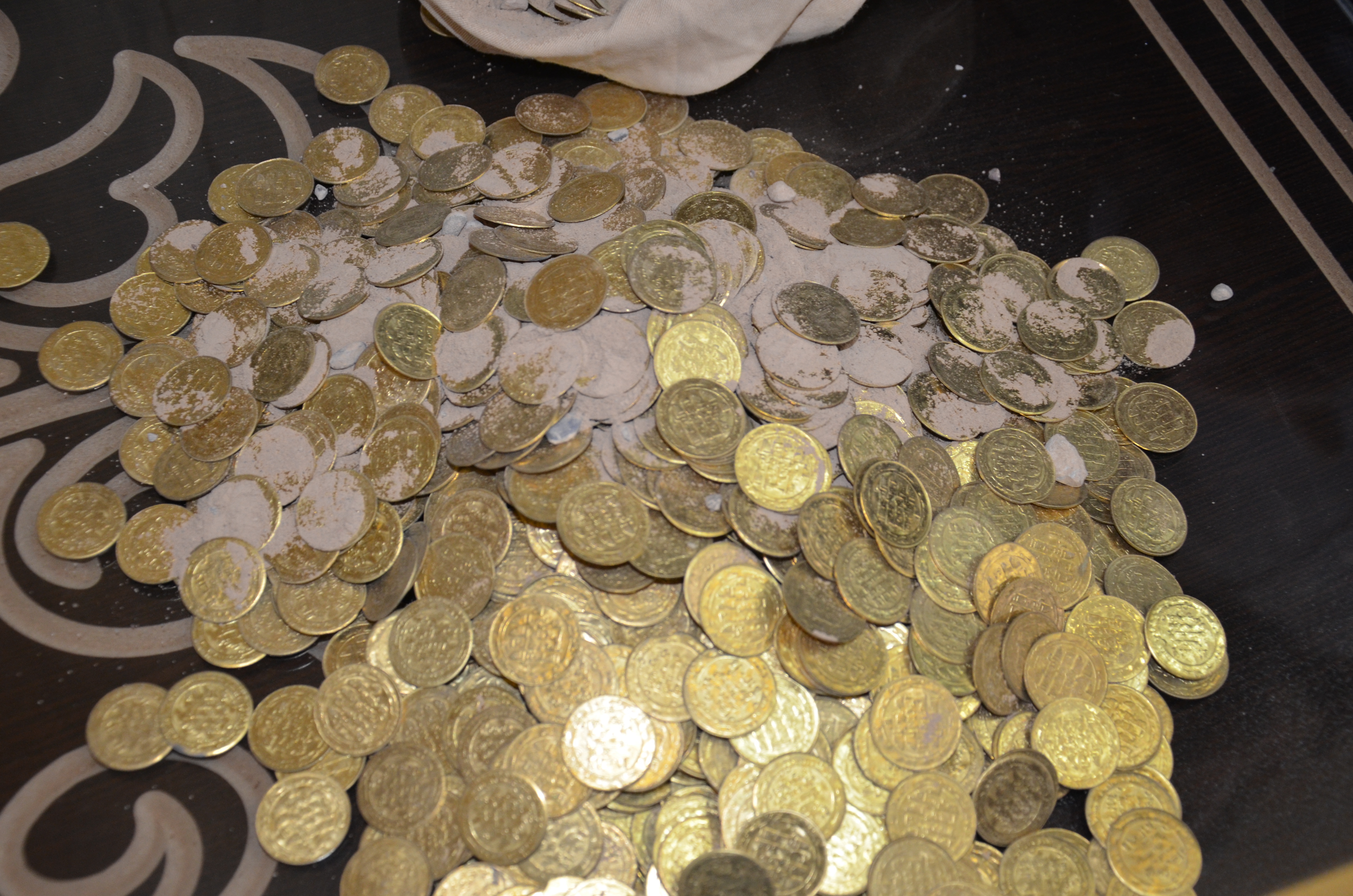 کشف نزدیک به ۲ هزار سکه تقلبی درشهرستان شبستر
