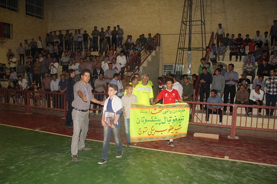 آغاز مسابقات فوتسال جام «سرداران و 477 شهید شهرستان» درشهر تسوج+تصاویر
