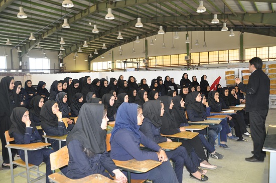 بازدید ۱۳۰ دانش‌آموز دبیرستانی از دانشگاه آزاد اسلامی شبستر