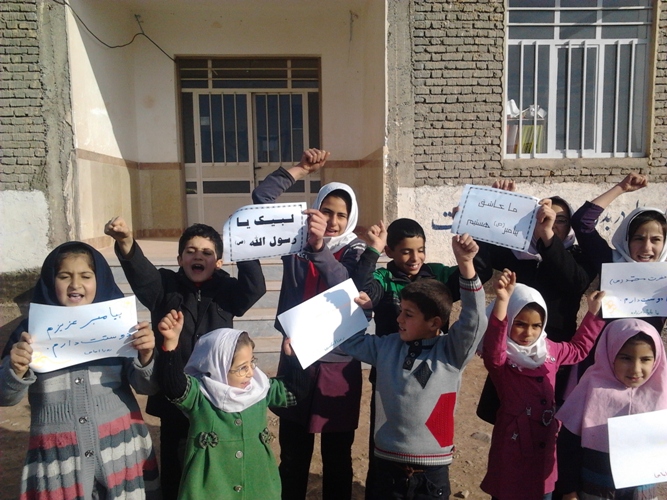 دانش آموزان قزلجه ای به کمپین عشاق محمد(ص)پیوستند