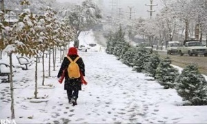 برف و یخبندان هم نتوانست مدارس ورزقان را تعطیل کند؟