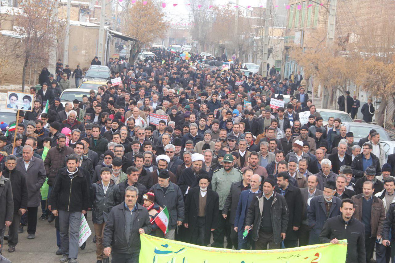 تصاویر/شکوه حضور مردم تسوج در راهپیمایی ۲۲ بهمن